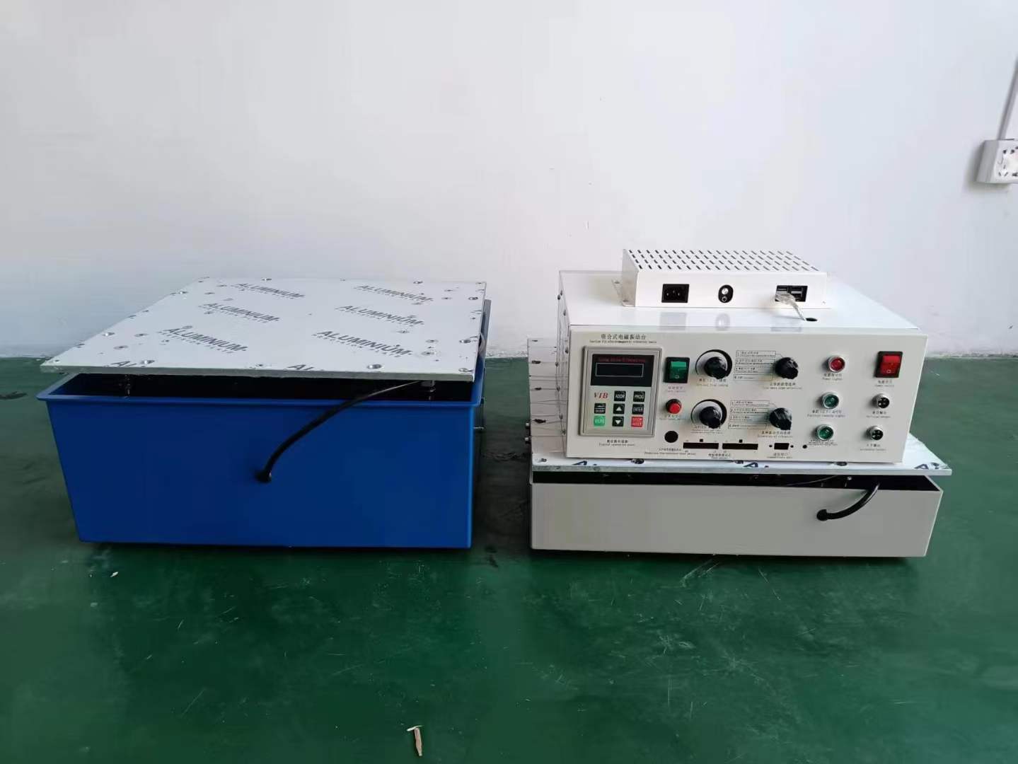 電磁式振（zhèn）動台